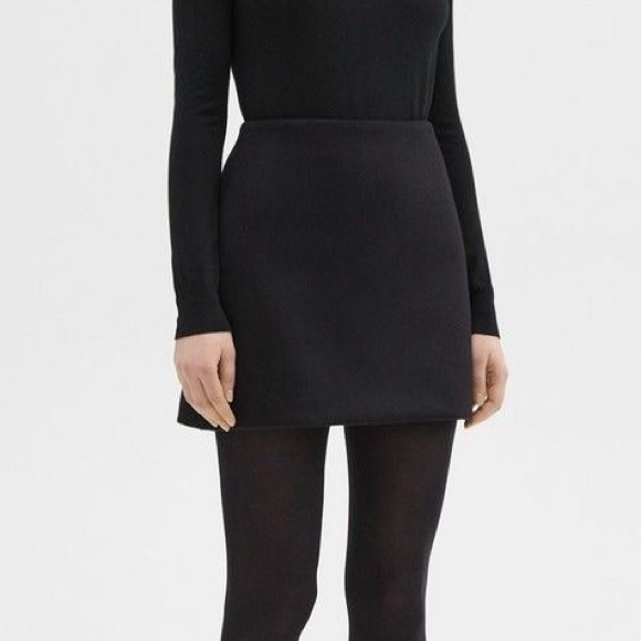 NEW Theory  High-Waist Mini Skirt in Double-Face Wool-Cashmere Black - Picture 4 of 16